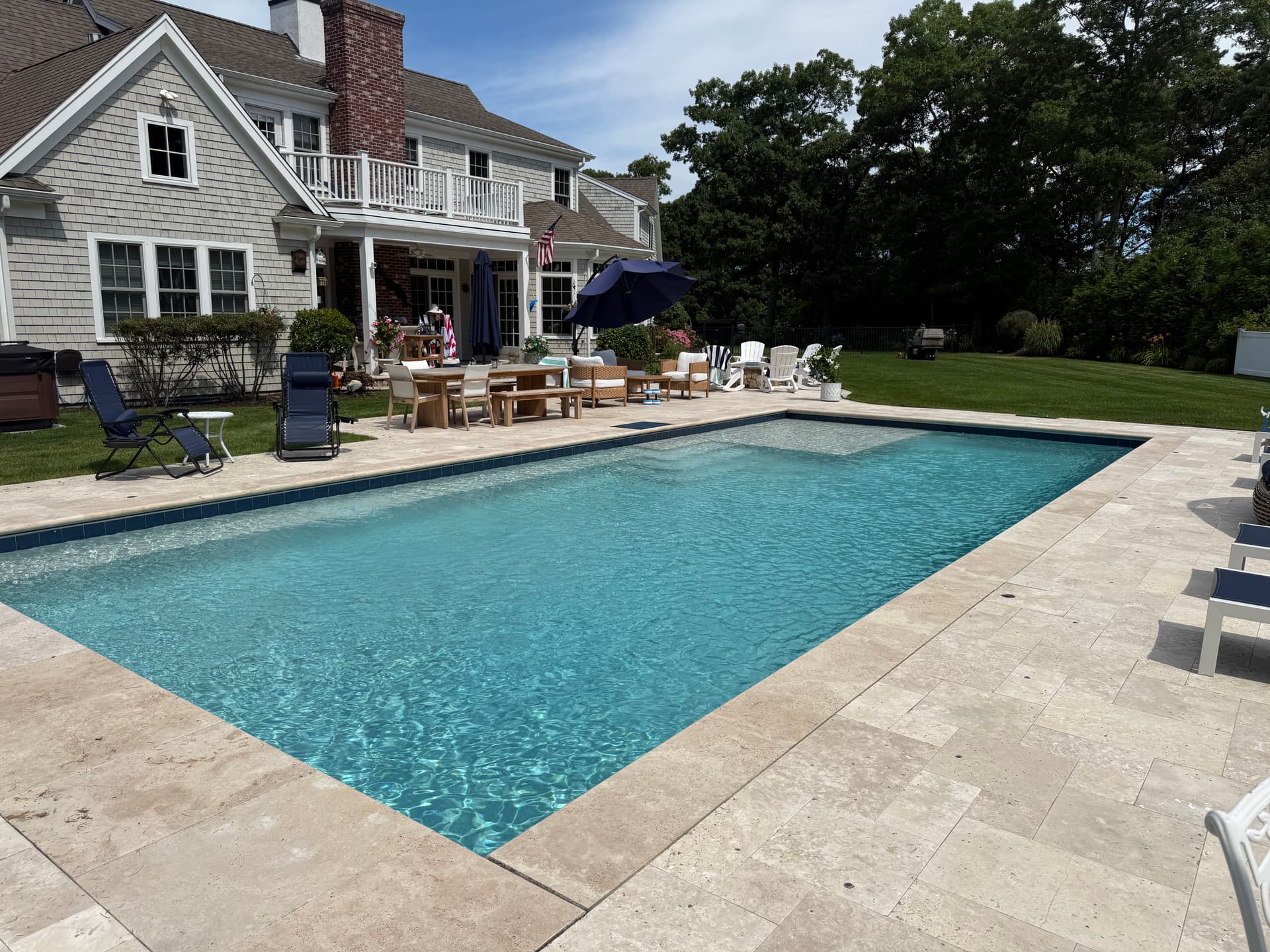 Gallery photos for Travertine Pool Patio That Looks Good and Stays Cool Underfoot: Image #2