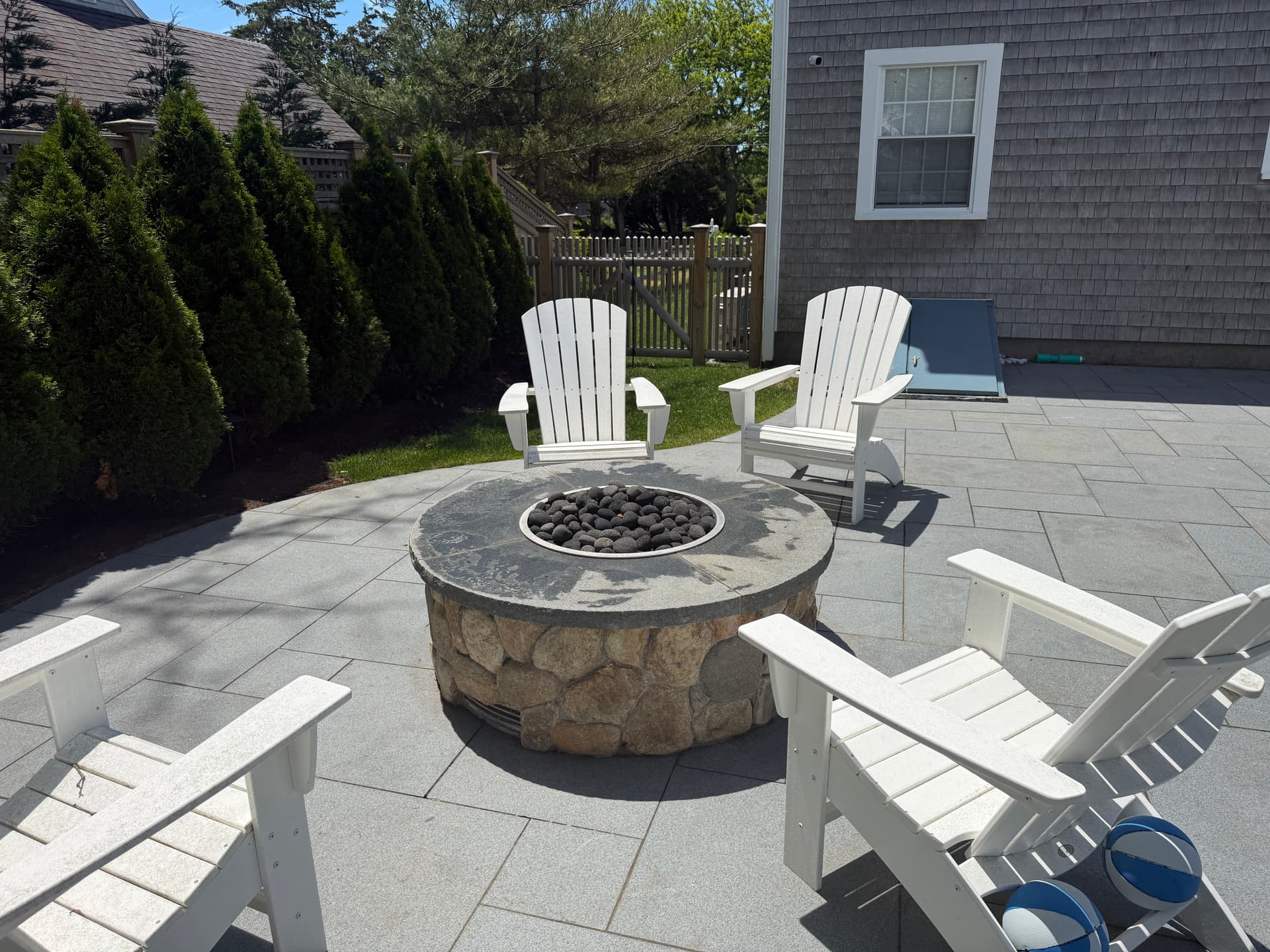 Gallery photos for Gas Fire Pit with New England Round Weathered Veneer and Chatham Blue Granite: Image #1