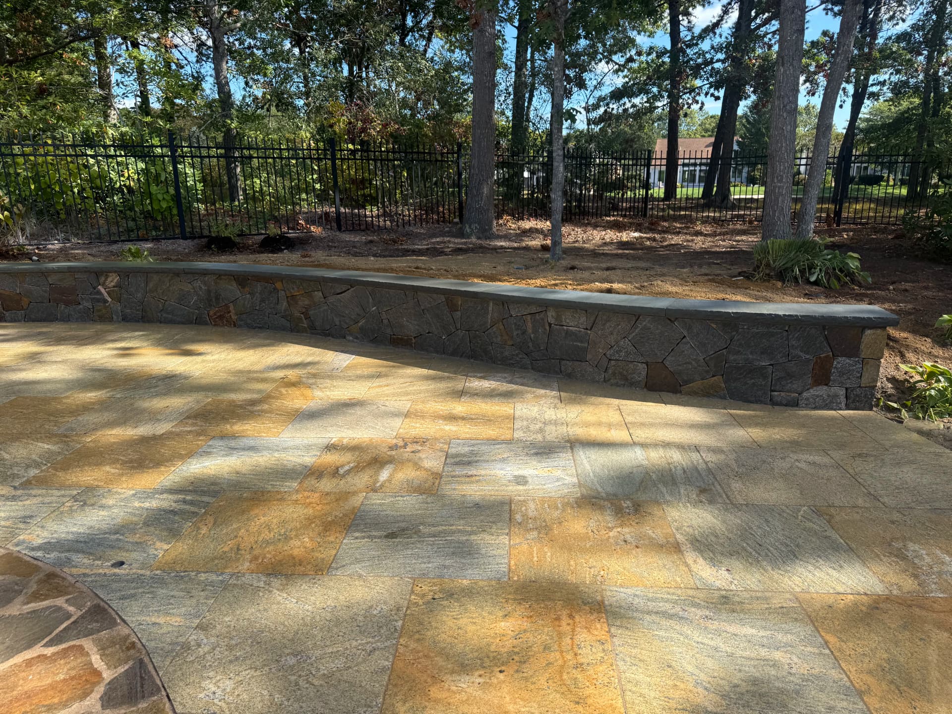Pool Patio Sitting Wall Built with Noble Hill Stone and Thermal Blue Caps image